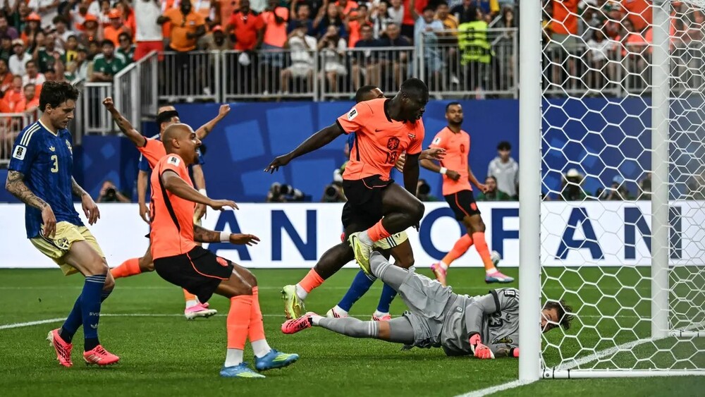 Ronald Koeman đích thực là bậc thầy Rest Defense