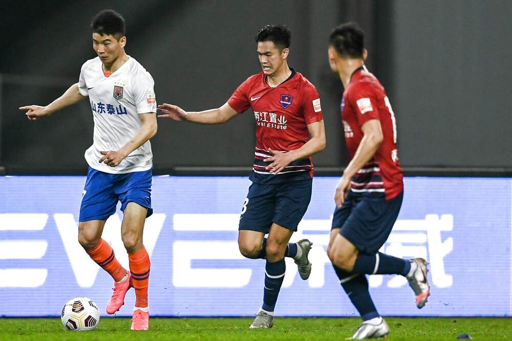 Wuhan Three Towns vs Henan FC - Đẩy chủ nhà chìm vào khủng hoảng