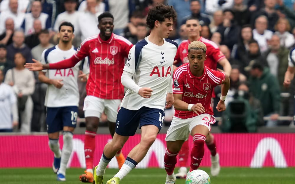 Nottingham vs Tottenham - Dồn Gà Trống vào chân tường